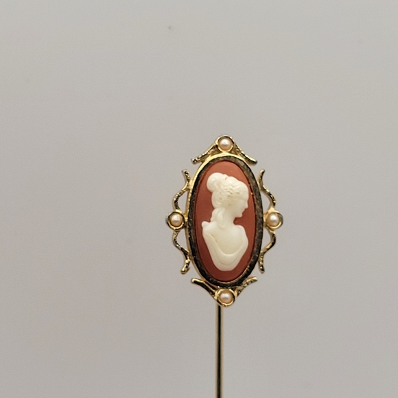 Elegant Avon Cameo Stick Pin with Gold and Seed Pearls Accents - Picture 5 of 11